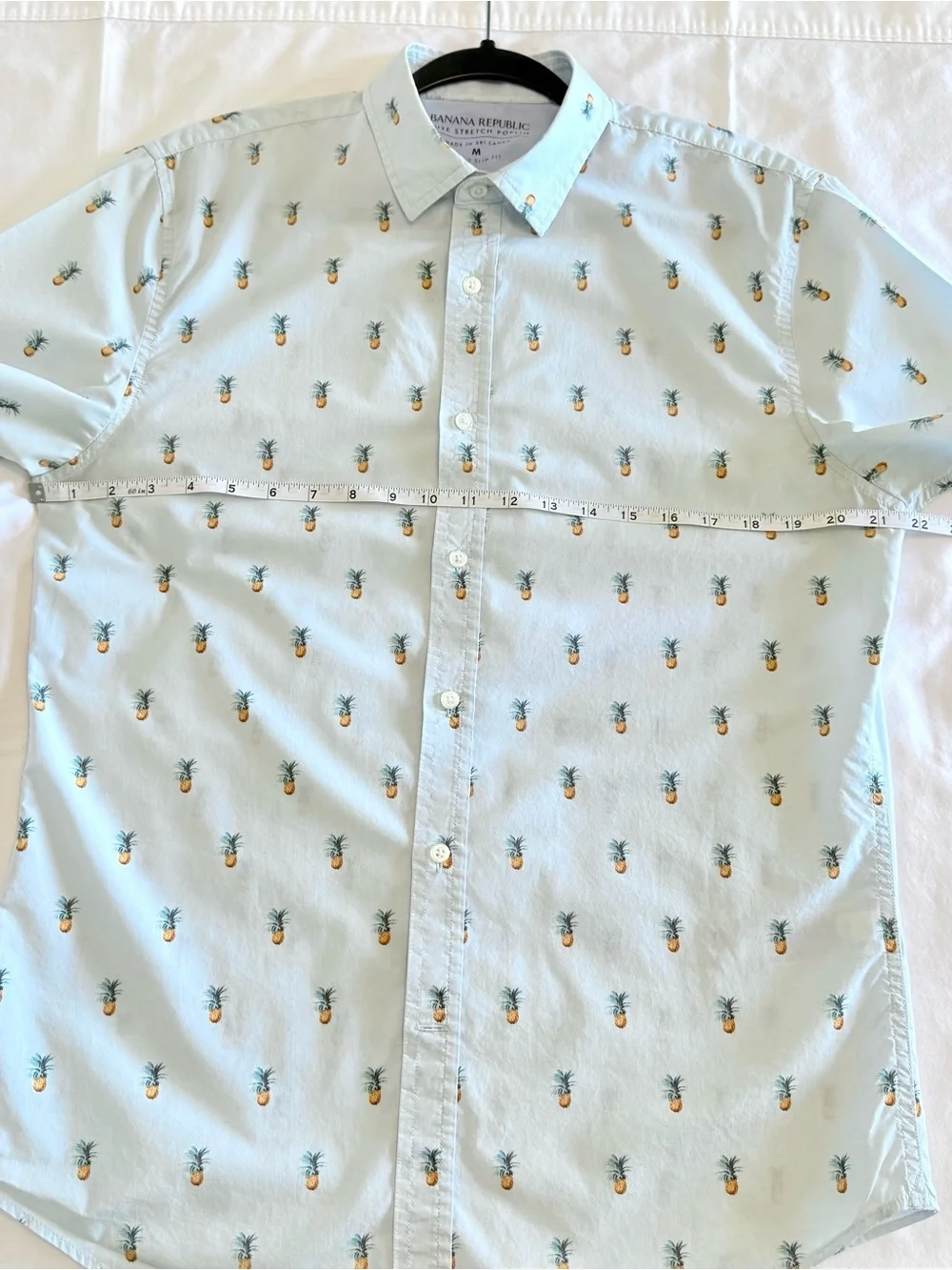 Pineapples! Banana Republic Men’s Size M Light Blue 100% Cotton Short Sleeve